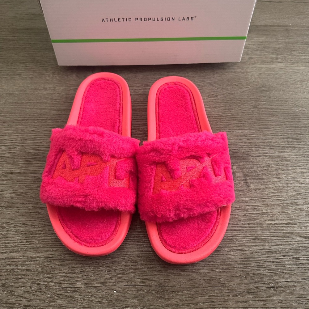 APL Shearling neon pink Slides